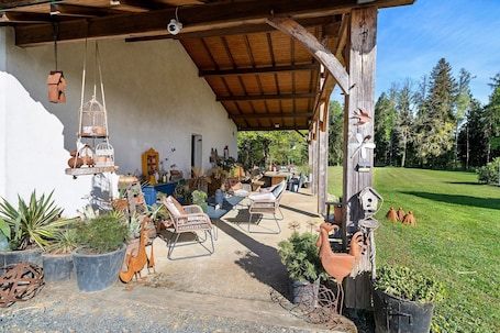 Outdoor dining. Holiday Home “Domaine Du Grand Roc- Sitellle” with Lake View, Shared Pool & Wi-Fi