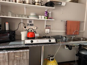 Double or Twin Room | Private kitchen - The Angel River Villa (Meyerton)