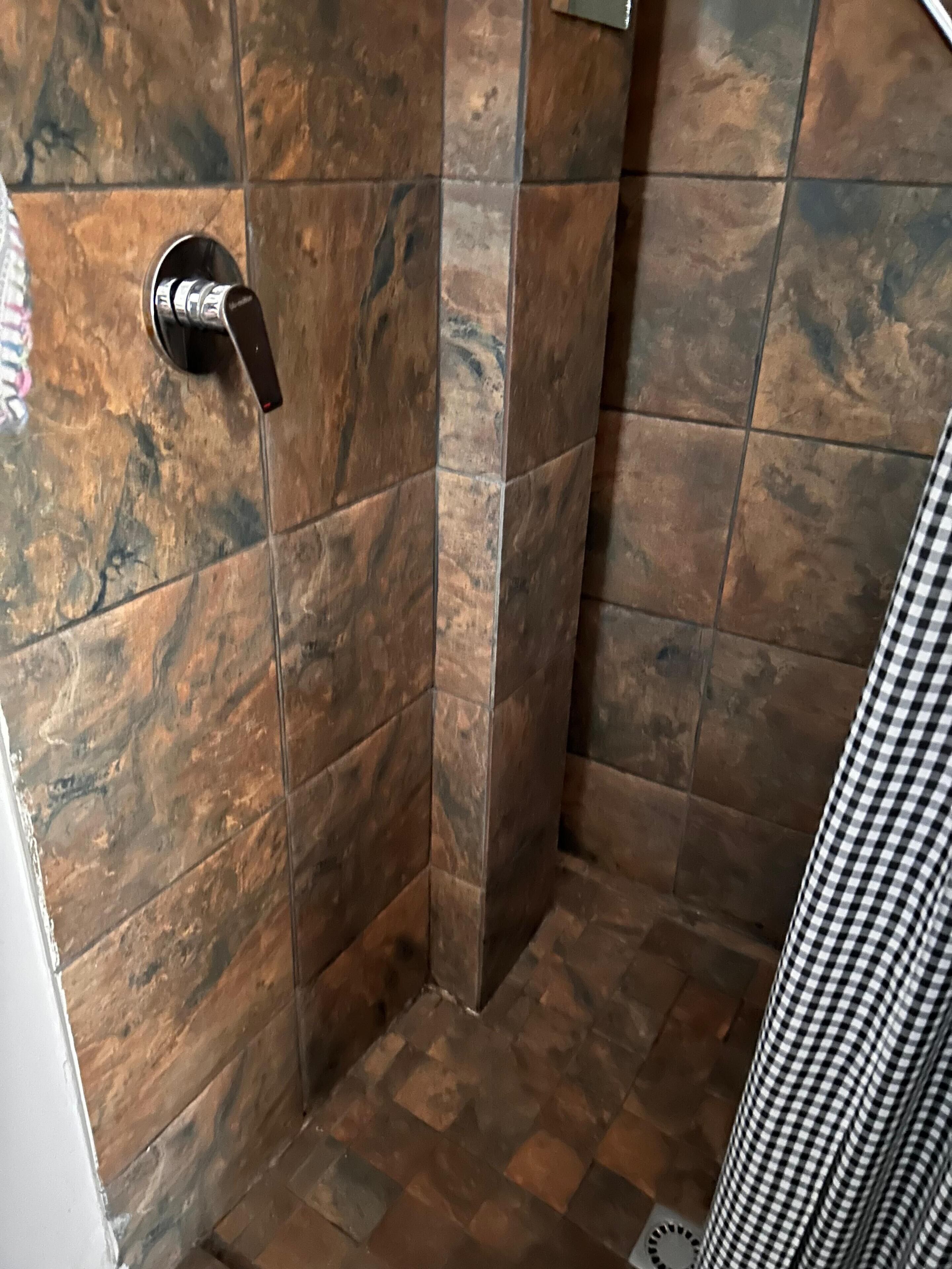 Quadrupla Comfort, 2 letti matrimoniali | Bagno | Doccia, asciugacapelli, asciugamani, carta igienica