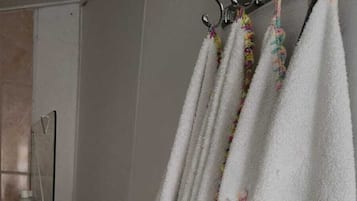 Standard Cabin | In-room safe, individually decorated, individually furnished