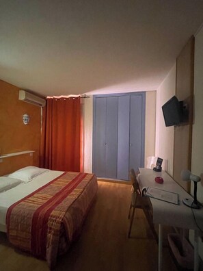 Double Room - Hôtel Les Mimosas (Lunel)
