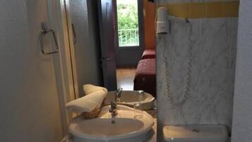 Triple Room | Bathroom