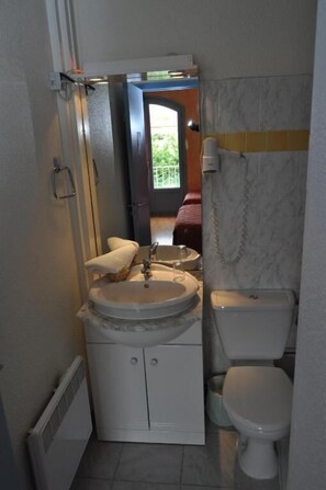 Kolmen hengen huone | Kylpyhuone