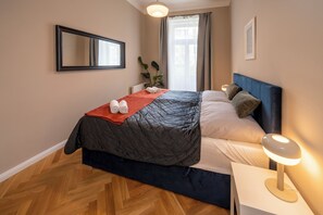 2 bedrooms, in-room safe, desk, iron/ironing board - DOWNTOWN - 3 Room 1,5 Bath Balcony Apartment (Praha)