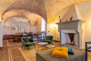 Interior - Luxurious Designer Villa with Infinity Pool, Private Vineyard and Woodland (Riparbella)