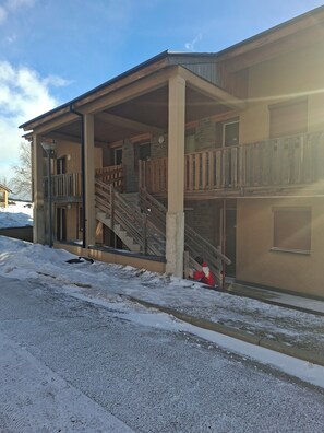 Exterior - BETWEEN LAKE AND MOUNTAIN (Les Angles)