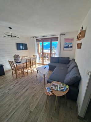 Living area - BETWEEN LAKE AND MOUNTAIN (Les Angles)