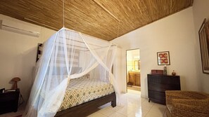 3 bedrooms, in-room safe, desk, iron/ironing board - Charming villa by the sea - Résidence Marysol (Saly)