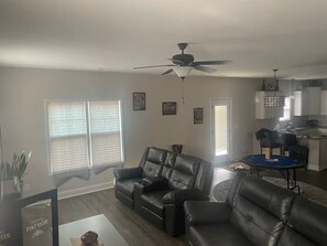 TV - Peaceful 3-bedroom house with AC in charming Autryville (Autryville)