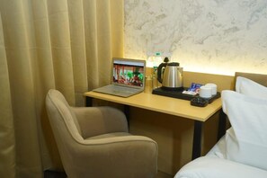 Kahden hengen deluxe-huone, parveke, kaupunkinäköala | Sisätilat