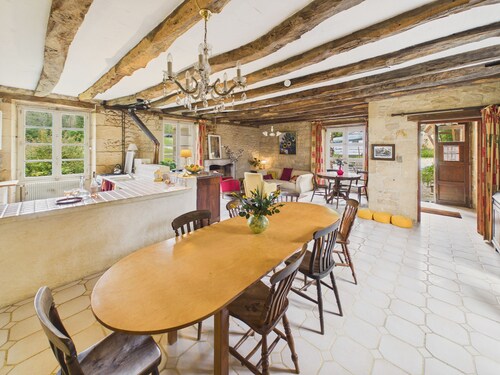 Authentic charming cottage & shared pool