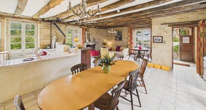 Authentic charming cottage & shared pool