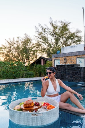 Outdoor pool - Krishna Serenity Petfriendly 7BHK Farm (Peesangan)