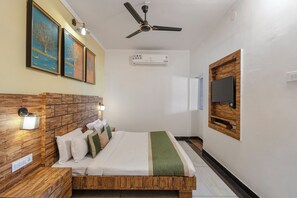 Deluxe Villa, Hill View | Iron/ironing board, free WiFi - Krishna Serenity Petfriendly 7BHK Farm (Peesangan)
