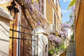 Front of property - Monti Terrace (Rome)