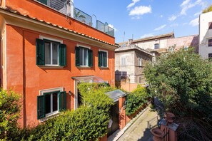 Exterior - Monti Terrace (Rome)