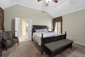 4 bedrooms, iron/ironing board, WiFi, bed sheets - Spacious Lakefront Home | Memphis Retreat (Memphis)