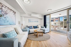 Living area - Riviera 102: 2  BR, 2  BA Apartment in Port Macquarie, Sleeps 4 (Port Macquarie)