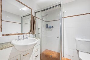 Shower, hair dryer, towels - Riviera 102: 2  BR, 2  BA Apartment in Port Macquarie, Sleeps 4 (Port Macquarie)