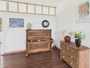 Interior - Family cottage for 6, share pool & garden (Fanlac)