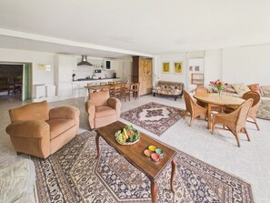Living area - Large home for 9 between nature and heritage (Fanlac)