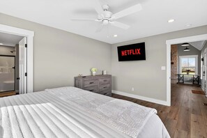 4 habitaciones, tabla de planchar con plancha, wifi y ropa de cama 