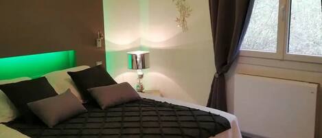 4 Schlafzimmer, Bügeleisen/Bügelbrett, WLAN
