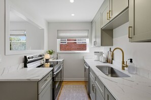 Fridge, microwave, oven, stovetop - Chic One Bed w/ Parking | Hyde Park (Cincinnati)