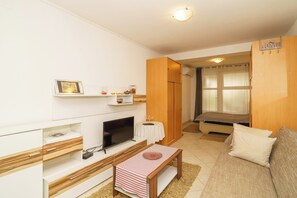 TV - Spacious 35 m² studio apartment for 2 people in Crikvenica (Crikvenica)