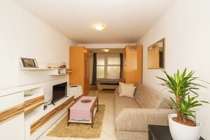 TV - Spacious 35 m² studio apartment for 2 people in Crikvenica (Crikvenica)