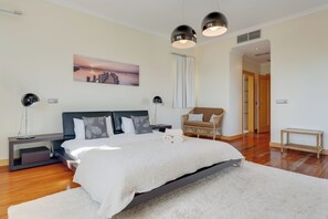 Family Villa, Garden View | Desk, iron/ironing board, free WiFi - Villa Minimalista by HRM (Santa Cruz)