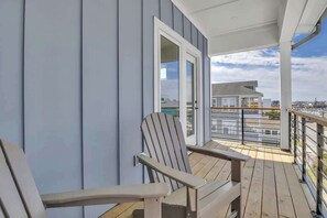 Property grounds - Ocean View 5BR - Steps To Beach w/Parking/Elevator (Carolina Beach)