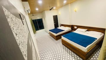 Family Room, Balcony, Mountain View | In-room safe, laptop workspace, blackout drapes, soundproofing