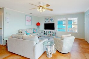 TV - Flamingo Lagoon Waterfront Hideaway with Dock (Corpus Christi)