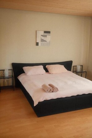 Tweepersoonskamer, balkon, uitzicht op tuin