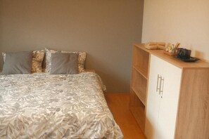 Habitación doble, balcón, vista al río