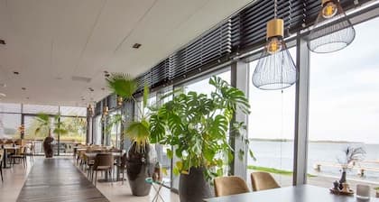 Explore Diverse Outdoor Activities From Modern Room| Near Deltapark Neeltje Jans