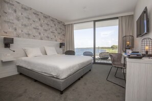 Room - Explore Diverse Outdoor Activities From Modern Room| Near Deltapark Neeltje Jans (Arnemuiden)