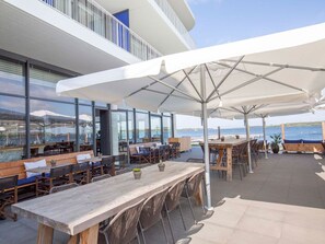 Outdoor dining - Relaxing Double Room with Lake View | Ideal for Exploring Historical Middelburg (Arnemuiden)