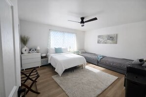 2 bedrooms, Internet, bed sheets - Fountain Hills Gem >Pool, Balcony & Mountain View (Fountain Hills)