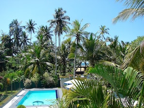 10 outdoor pools