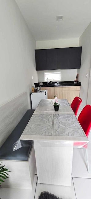 Chambre Familiale, vue jardin | Cuisine privée