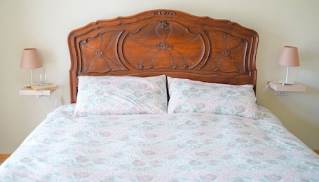 1 bedroom, WiFi, bed sheets. Cozy accessible mini apartment surrounded by pastures and hills