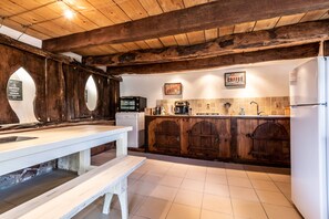 Microwave, oven, stovetop, dishwasher - Le Prelaminon - Charming gîte (Segonzac)