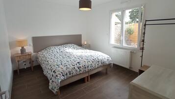1 bedroom, iron/ironing board, Internet, bed sheets