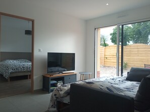1 bedroom, iron/ironing board, Internet, bed sheets - Gîte du Bois de Drancourt (ESTREBOEUF)