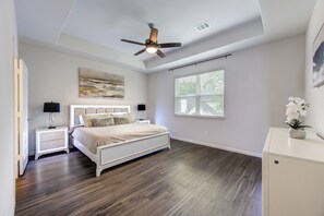 Room - Sleeps 18 5BR Walden Home Near Lake Conroe & Margaritaville (Montgomery)