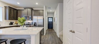 Sleeps 18 5BR Walden Home Near Lake Conroe & Margaritaville