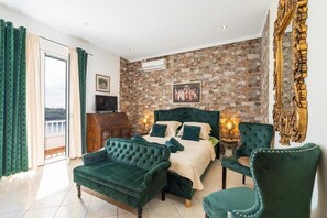 6 bedrooms, iron/ironing board, WiFi, bed sheets - Antique Villa, Panoramic view with Pool (Dubrovnik)