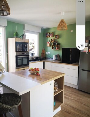 Private kitchen - House with swimming pool and gym. The perfect family vacation (Guidel)